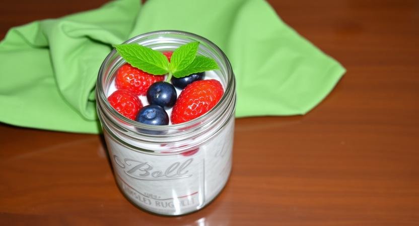 Healthy overnight oats in a mason jar for a quick on-the-go breakfast